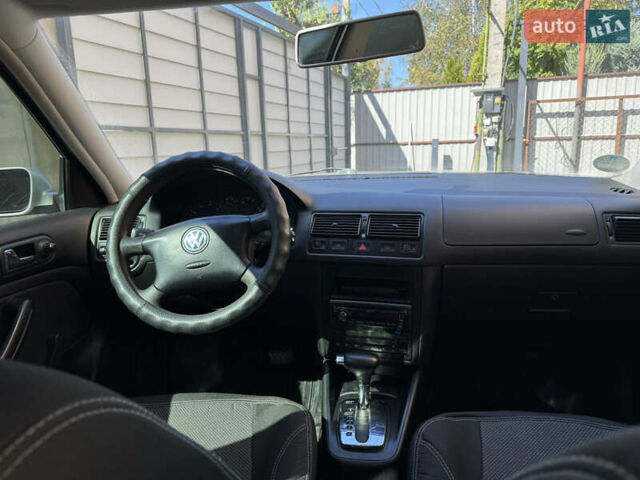 Серый Фольксваген Гольф, объемом двигателя 1.6 л и пробегом 233 тыс. км за 5200 $, фото 6 на Automoto.ua