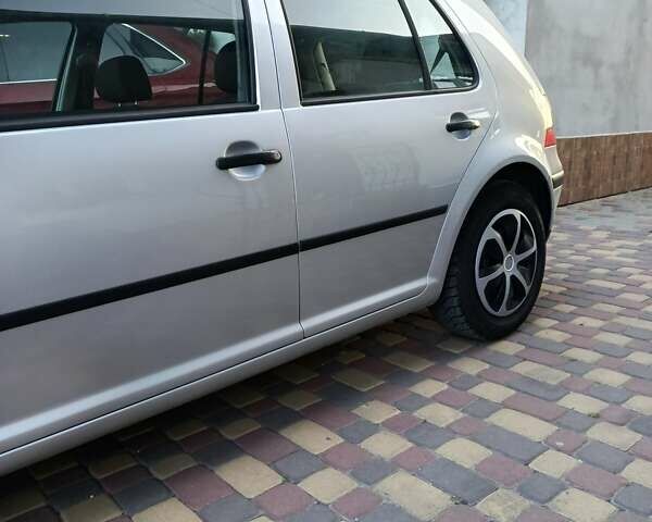 Серый Фольксваген Гольф, объемом двигателя 1.6 л и пробегом 220 тыс. км за 3650 $, фото 14 на Automoto.ua