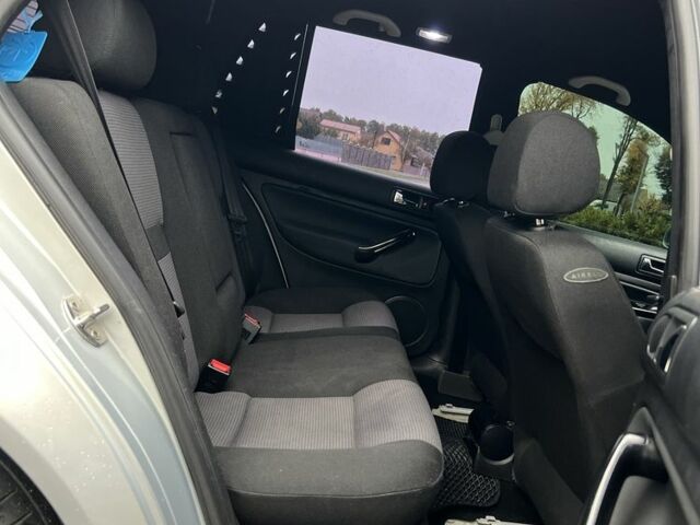 Серый Фольксваген Гольф, объемом двигателя 1.6 л и пробегом 263 тыс. км за 4000 $, фото 15 на Automoto.ua