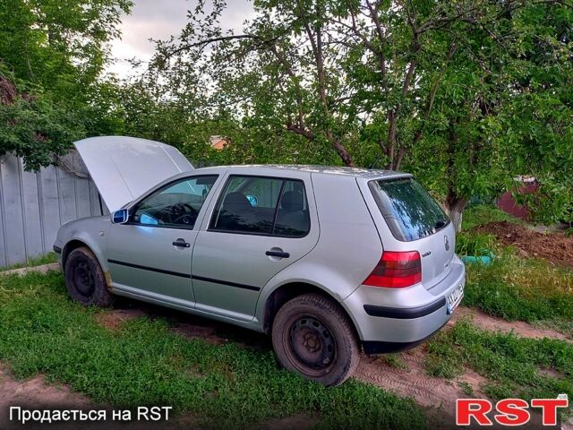 Сірий Фольксваген Гольф, об'ємом двигуна 1.6 л та пробігом 241 тис. км за 4400 $, фото 1 на Automoto.ua