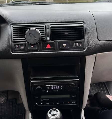 Серый Фольксваген Гольф, объемом двигателя 1.6 л и пробегом 213 тыс. км за 3600 $, фото 9 на Automoto.ua