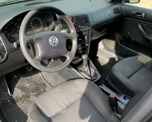 Серый Фольксваген Гольф, объемом двигателя 1.6 л и пробегом 272 тыс. км за 3000 $, фото 6 на Automoto.ua