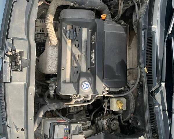 Серый Фольксваген Гольф, объемом двигателя 1.6 л и пробегом 272 тыс. км за 3000 $, фото 7 на Automoto.ua