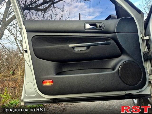 Серый Фольксваген Гольф, объемом двигателя 1.6 л и пробегом 322 тыс. км за 4700 $, фото 6 на Automoto.ua