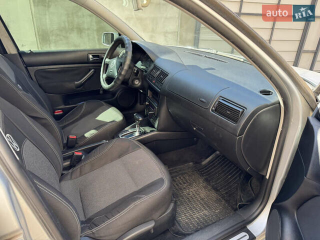 Серый Фольксваген Гольф, объемом двигателя 1.6 л и пробегом 233 тыс. км за 5200 $, фото 9 на Automoto.ua