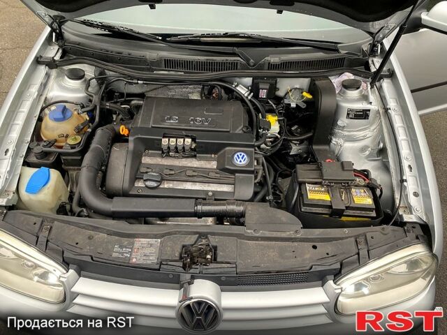 Серый Фольксваген Гольф, объемом двигателя 1.6 л и пробегом 170 тыс. км за 4600 $, фото 12 на Automoto.ua