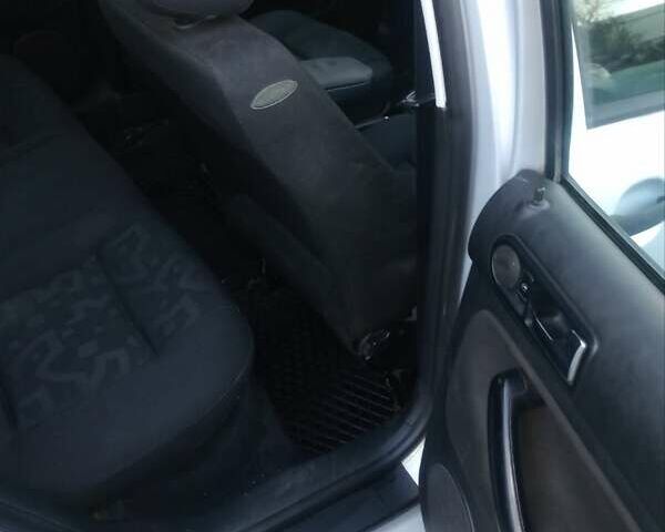 Серый Фольксваген Гольф, объемом двигателя 1.39 л и пробегом 253 тыс. км за 3700 $, фото 31 на Automoto.ua