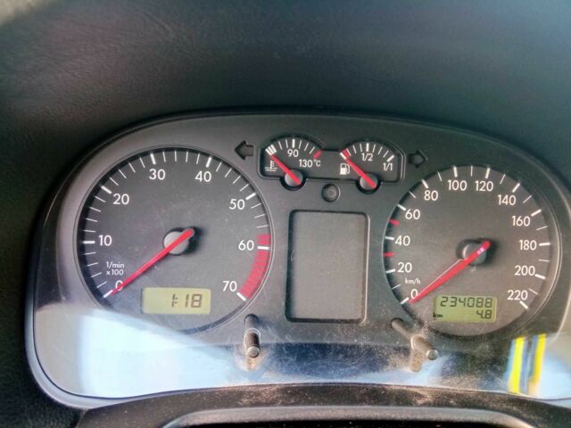 Серый Фольксваген Гольф, объемом двигателя 1.4 л и пробегом 234 тыс. км за 3850 $, фото 13 на Automoto.ua