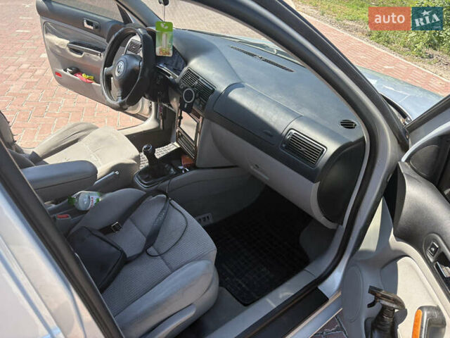 Серый Фольксваген Гольф, объемом двигателя 1.6 л и пробегом 270 тыс. км за 3500 $, фото 5 на Automoto.ua