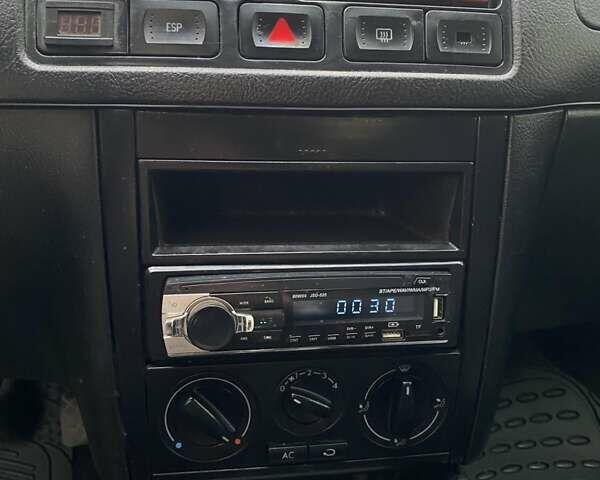 Сірий Фольксваген Гольф, об'ємом двигуна 1.6 л та пробігом 369 тис. км за 3999 $, фото 16 на Automoto.ua