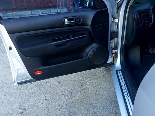 Серый Фольксваген Гольф, объемом двигателя 1.6 л и пробегом 230 тыс. км за 4499 $, фото 6 на Automoto.ua