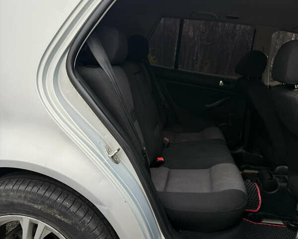 Серый Фольксваген Гольф, объемом двигателя 1.6 л и пробегом 200 тыс. км за 3300 $, фото 17 на Automoto.ua