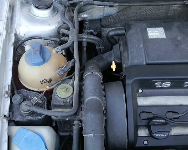 Серый Фольксваген Гольф, объемом двигателя 1.6 л и пробегом 220 тыс. км за 3650 $, фото 5 на Automoto.ua