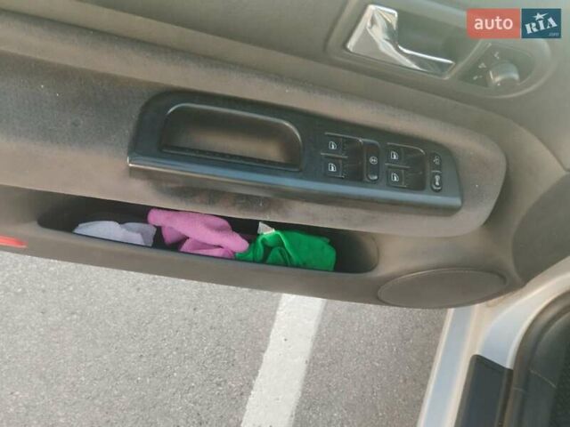 Серый Фольксваген Гольф, объемом двигателя 1.6 л и пробегом 224 тыс. км за 5000 $, фото 12 на Automoto.ua