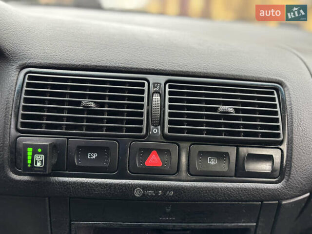 Серый Фольксваген Гольф, объемом двигателя 1.6 л и пробегом 248 тыс. км за 4199 $, фото 32 на Automoto.ua