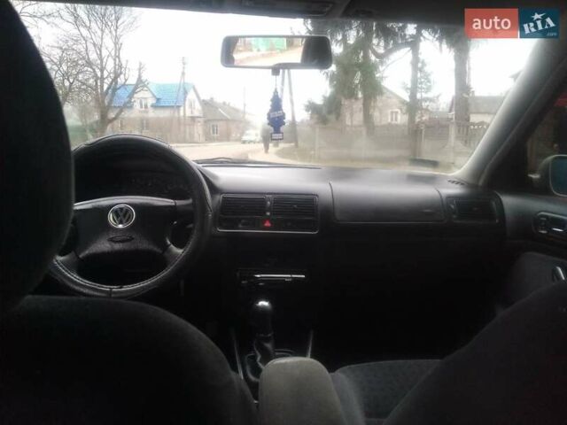 Серый Фольксваген Гольф, объемом двигателя 1.6 л и пробегом 220 тыс. км за 3700 $, фото 12 на Automoto.ua