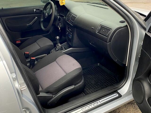 Серый Фольксваген Гольф, объемом двигателя 1.6 л и пробегом 170 тыс. км за 4600 $, фото 9 на Automoto.ua