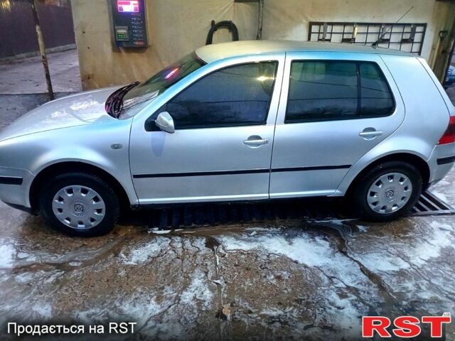 Серый Фольксваген Гольф, объемом двигателя 1.6 л и пробегом 300 тыс. км за 3600 $, фото 3 на Automoto.ua