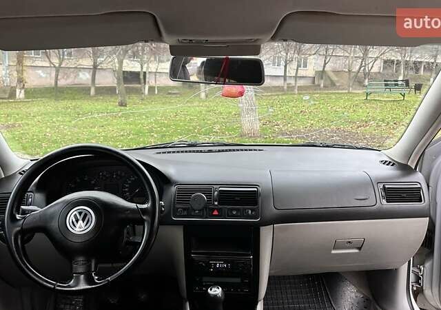 Серый Фольксваген Гольф, объемом двигателя 1.6 л и пробегом 213 тыс. км за 3600 $, фото 11 на Automoto.ua