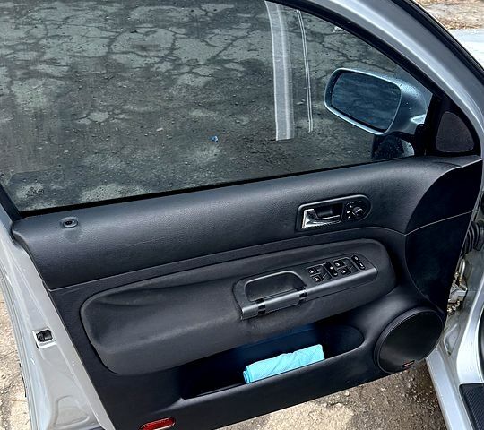 Серый Фольксваген Гольф, объемом двигателя 1.6 л и пробегом 318 тыс. км за 4900 $, фото 8 на Automoto.ua