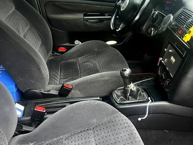 Серый Фольксваген Гольф, объемом двигателя 1.4 л и пробегом 204 тыс. км за 3900 $, фото 6 на Automoto.ua