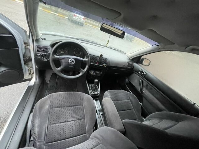 Серый Фольксваген Гольф, объемом двигателя 1.9 л и пробегом 300 тыс. км за 1700 $, фото 6 на Automoto.ua