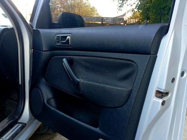 Серый Фольксваген Гольф, объемом двигателя 1.6 л и пробегом 270 тыс. км за 3500 $, фото 5 на Automoto.ua