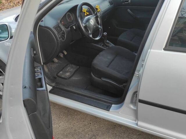 Серый Фольксваген Гольф, объемом двигателя 1.6 л и пробегом 290 тыс. км за 4200 $, фото 5 на Automoto.ua