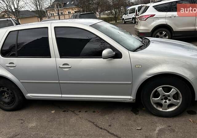 Серый Фольксваген Гольф, объемом двигателя 1.6 л и пробегом 213 тыс. км за 3600 $, фото 2 на Automoto.ua