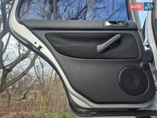 Серый Фольксваген Гольф, объемом двигателя 1.6 л и пробегом 333 тыс. км за 4700 $, фото 20 на Automoto.ua