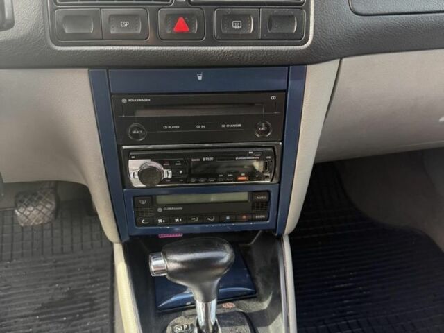 Серый Фольксваген Гольф, объемом двигателя 1.6 л и пробегом 251 тыс. км за 3950 $, фото 8 на Automoto.ua