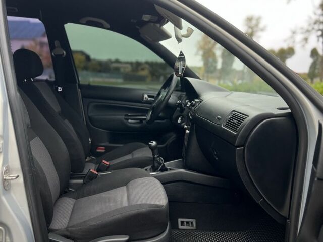 Серый Фольксваген Гольф, объемом двигателя 1.6 л и пробегом 263 тыс. км за 4000 $, фото 12 на Automoto.ua