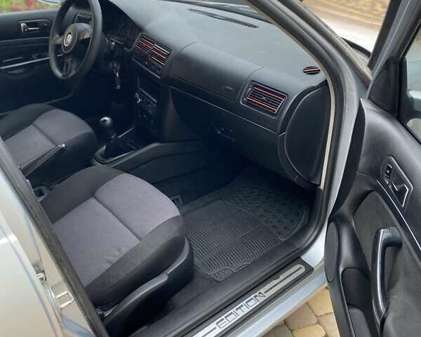 Сірий Фольксваген Гольф, об'ємом двигуна 1.6 л та пробігом 369 тис. км за 3999 $, фото 8 на Automoto.ua