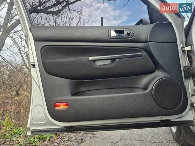 Серый Фольксваген Гольф, объемом двигателя 1.6 л и пробегом 333 тыс. км за 4700 $, фото 19 на Automoto.ua