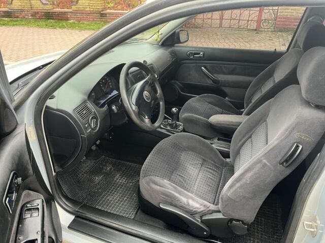 Серый Фольксваген Гольф, объемом двигателя 1.9 л и пробегом 306 тыс. км за 1750 $, фото 13 на Automoto.ua