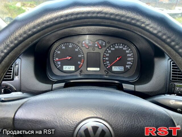 Серый Фольксваген Гольф, объемом двигателя 1.6 л и пробегом 257 тыс. км за 4300 $, фото 2 на Automoto.ua