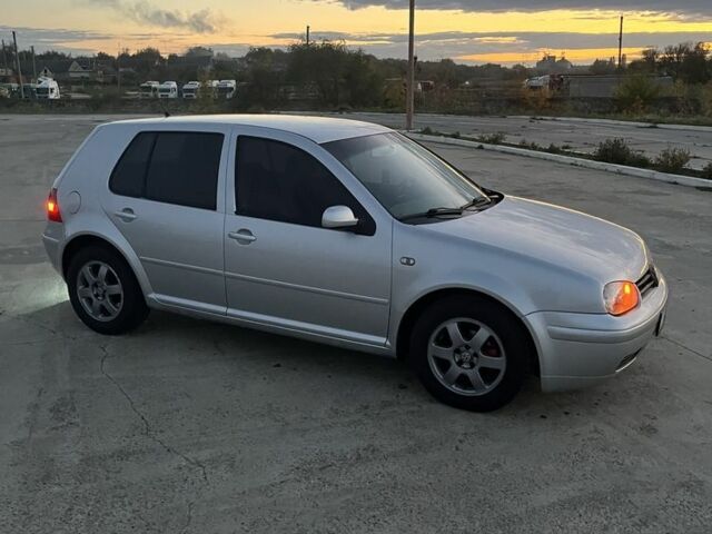 Серый Фольксваген Гольф, объемом двигателя 1.6 л и пробегом 290 тыс. км за 3500 $, фото 5 на Automoto.ua