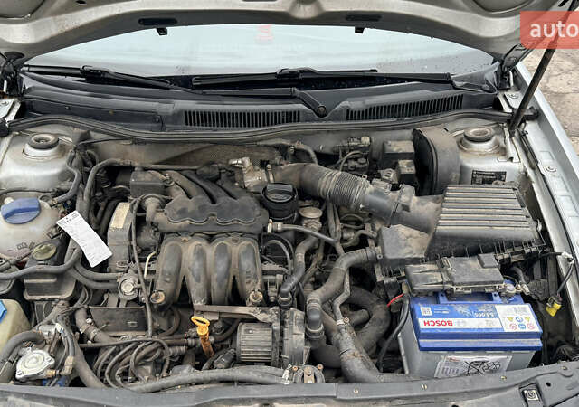 Серый Фольксваген Гольф, объемом двигателя 1.6 л и пробегом 318 тыс. км за 4900 $, фото 9 на Automoto.ua