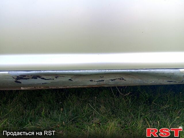 Серый Фольксваген Гольф, объемом двигателя 1.6 л и пробегом 300 тыс. км за 3900 $, фото 4 на Automoto.ua