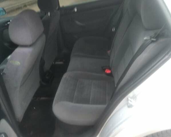 Серый Фольксваген Гольф, объемом двигателя 1.6 л и пробегом 220 тыс. км за 3700 $, фото 3 на Automoto.ua