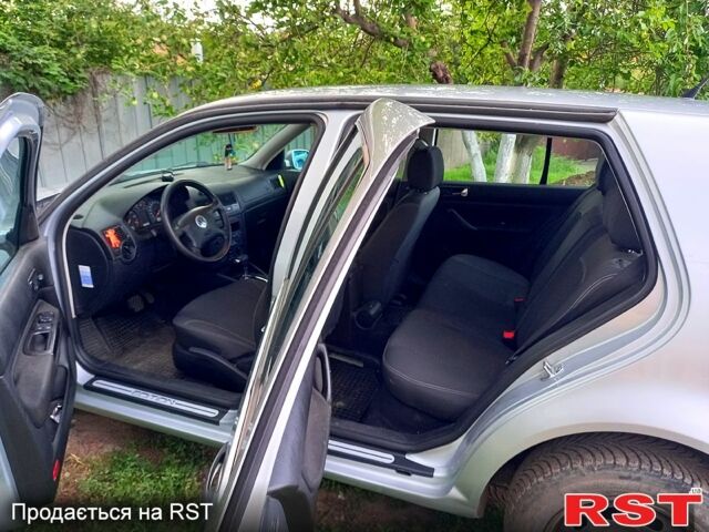 Сірий Фольксваген Гольф, об'ємом двигуна 1.6 л та пробігом 241 тис. км за 4400 $, фото 7 на Automoto.ua