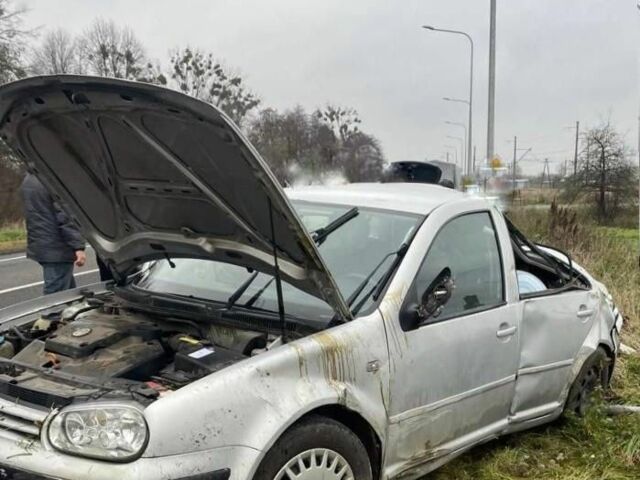 Серый Фольксваген Гольф, объемом двигателя 1.6 л и пробегом 234 тыс. км за 1500 $, фото 3 на Automoto.ua