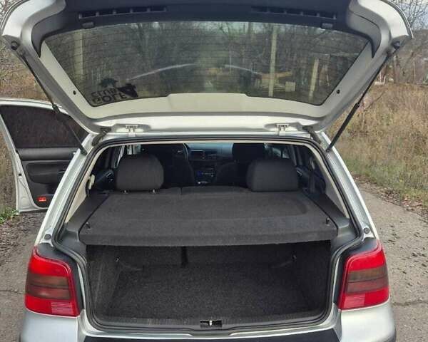 Серый Фольксваген Гольф, объемом двигателя 1.6 л и пробегом 333 тыс. км за 4700 $, фото 10 на Automoto.ua