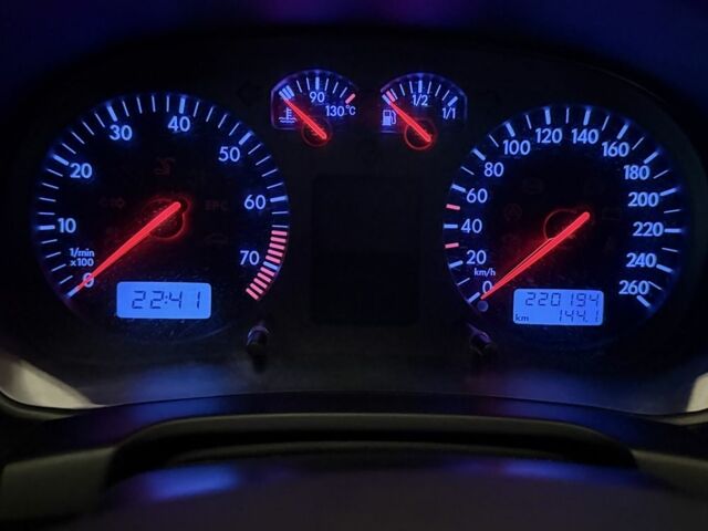 Серый Фольксваген Гольф, объемом двигателя 1.6 л и пробегом 220 тыс. км за 4500 $, фото 7 на Automoto.ua