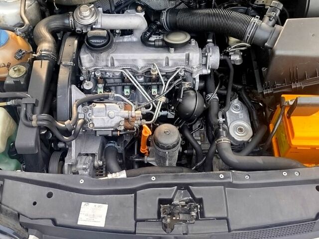 Серый Фольксваген Гольф, объемом двигателя 1.9 л и пробегом 236 тыс. км за 4950 $, фото 8 на Automoto.ua