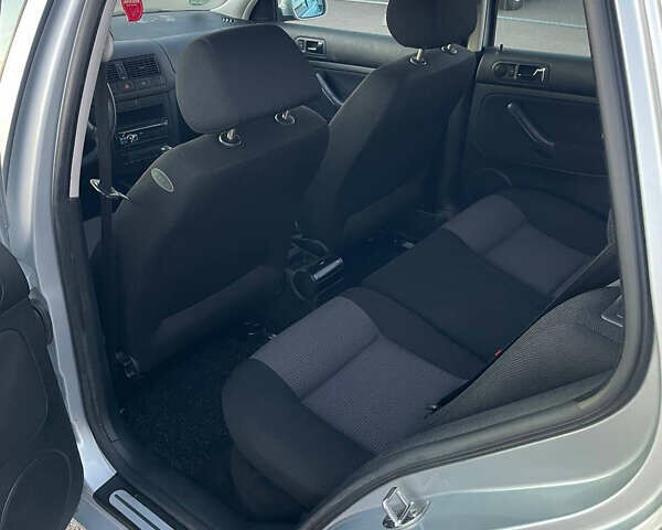 Серый Фольксваген Гольф, объемом двигателя 1.6 л и пробегом 155 тыс. км за 4800 $, фото 16 на Automoto.ua