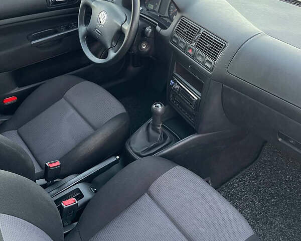 Серый Фольксваген Гольф, объемом двигателя 1.6 л и пробегом 155 тыс. км за 4800 $, фото 26 на Automoto.ua