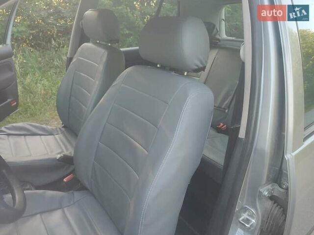 Серый Фольксваген Гольф, объемом двигателя 1.6 л и пробегом 203 тыс. км за 5000 $, фото 13 на Automoto.ua