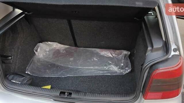 Серый Фольксваген Гольф, объемом двигателя 1.6 л и пробегом 246 тыс. км за 4950 $, фото 6 на Automoto.ua