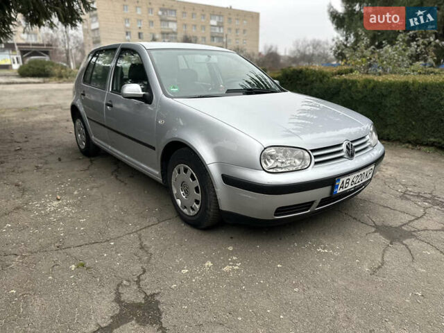 Серый Фольксваген Гольф, объемом двигателя 1.6 л и пробегом 148 тыс. км за 4950 $, фото 2 на Automoto.ua
